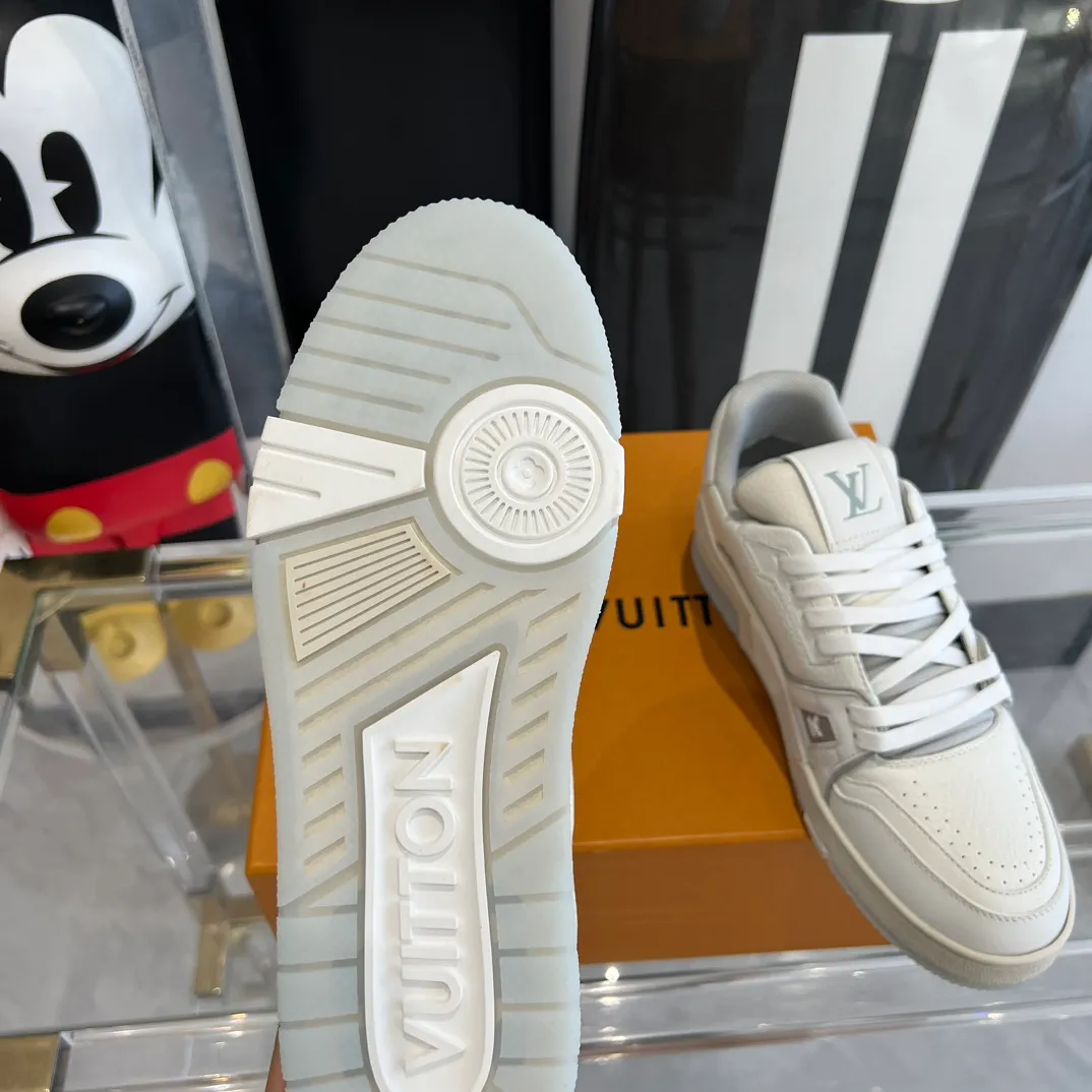 👟👟Ex-factory price 840👟👟 Women's shoes factory Couple model 👫LV Trainer series basketball sneakers🌟 Original molded TPU outsole The texture is the same as the original ⚠️Original development Top version All details are consistent with the original ⚠️ Size: 35-45